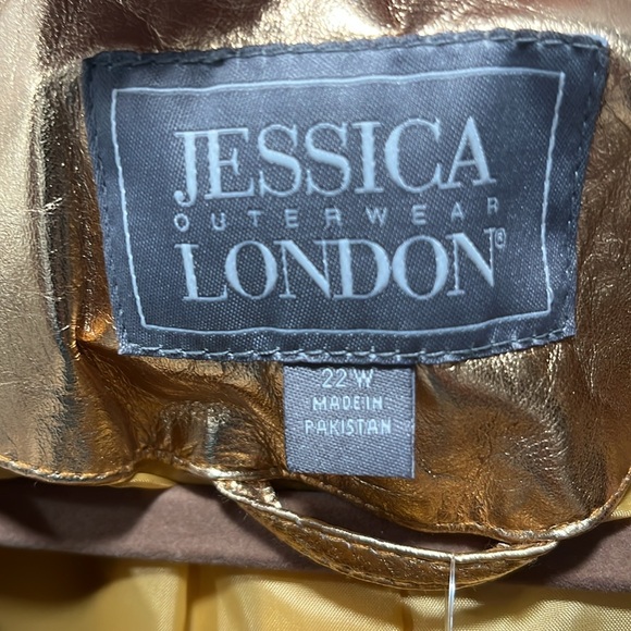 100 % leather jacket and beautiful gold. Jessica London size 22 W. - Picture 4 of 8